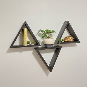 Geometric Wall Triangles